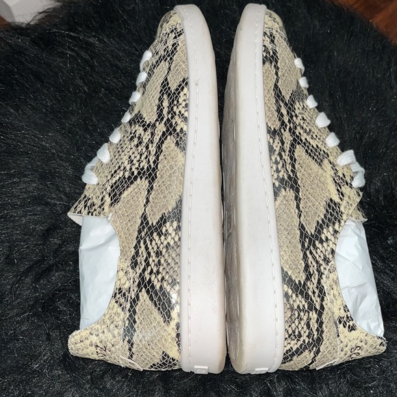 Schutz Leather Sneakers - Picture 4 of 9